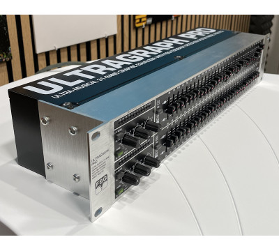 Behringer FBQ3102 Ultragraph PRO